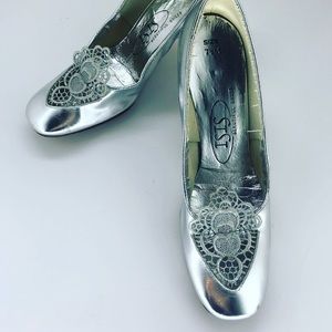 ✨✨✨Vintage 80s Isis silver dress shoes